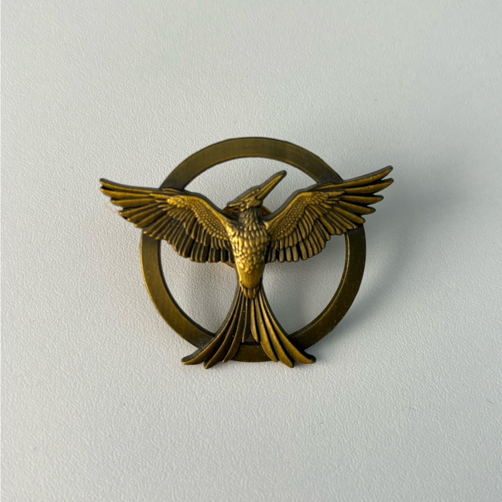 THE HUNGER GAMES MOCKINGJAY PIN GOLD